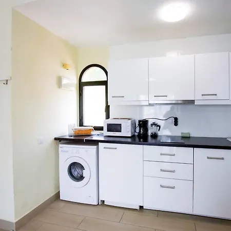 Book Jet - Premium Pool View & Wifi